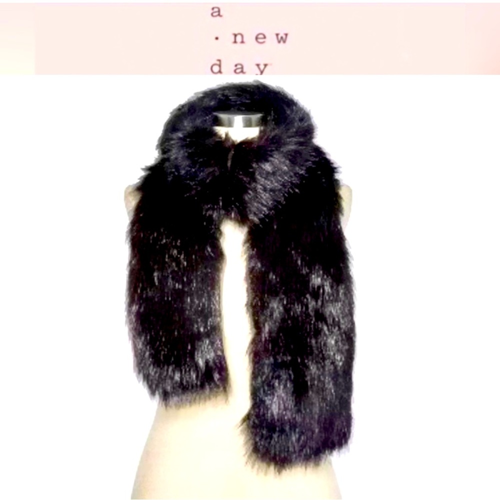 A-NEW DAY Women's black Faux Fur Scarf  Oversized 68in NWT